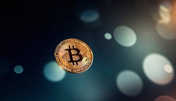 比特币突破3.5万美元背后的故事：一场ETF引发的狂欢